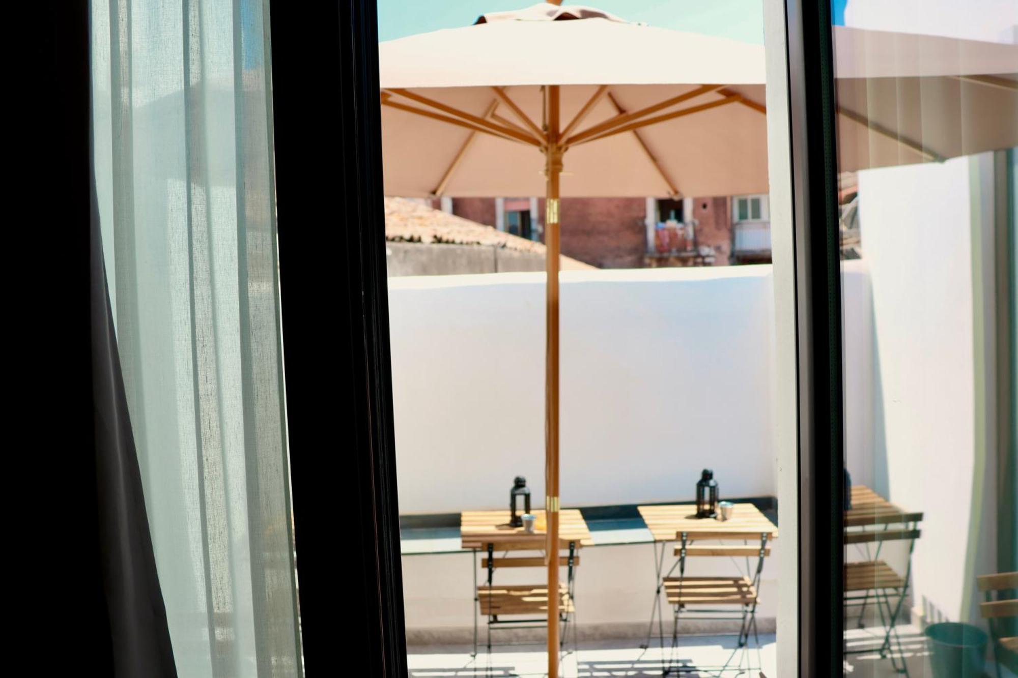 Holiday Lux Boutique Room 卡塔尼亚 外观 照片