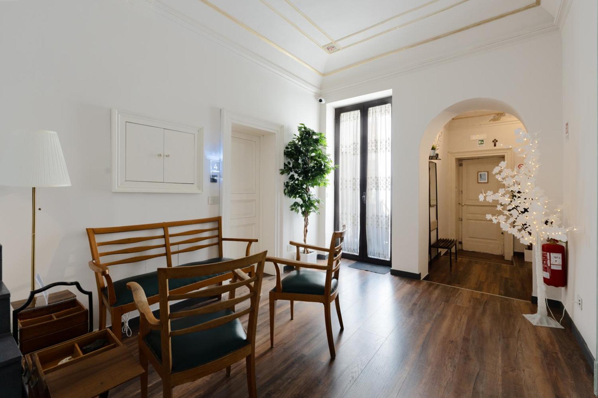 Holiday Lux Boutique Room 卡塔尼亚 外观 照片