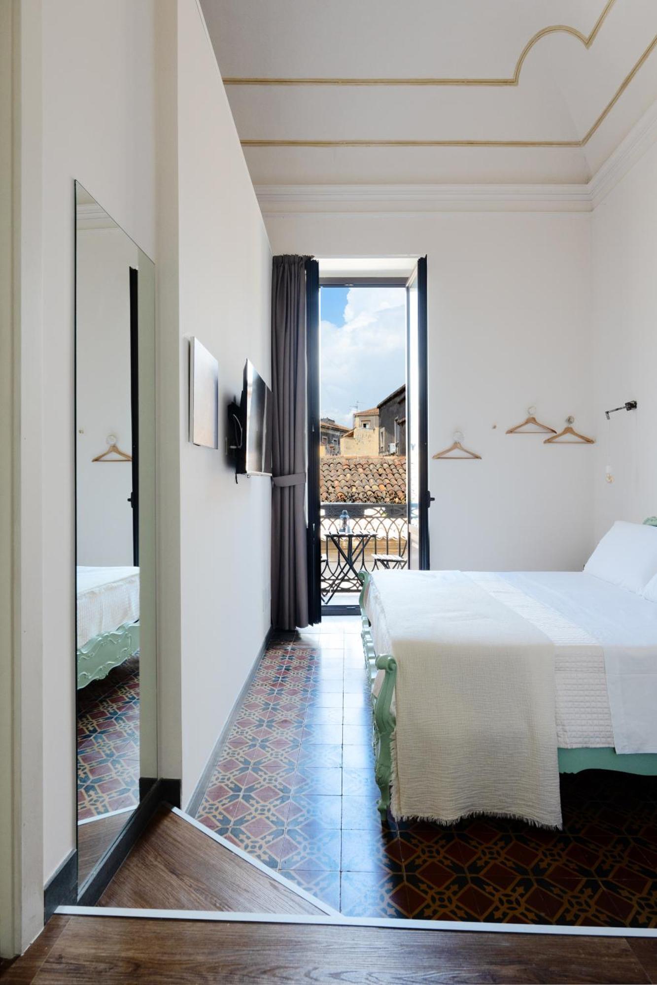 Holiday Lux Boutique Room 卡塔尼亚 外观 照片