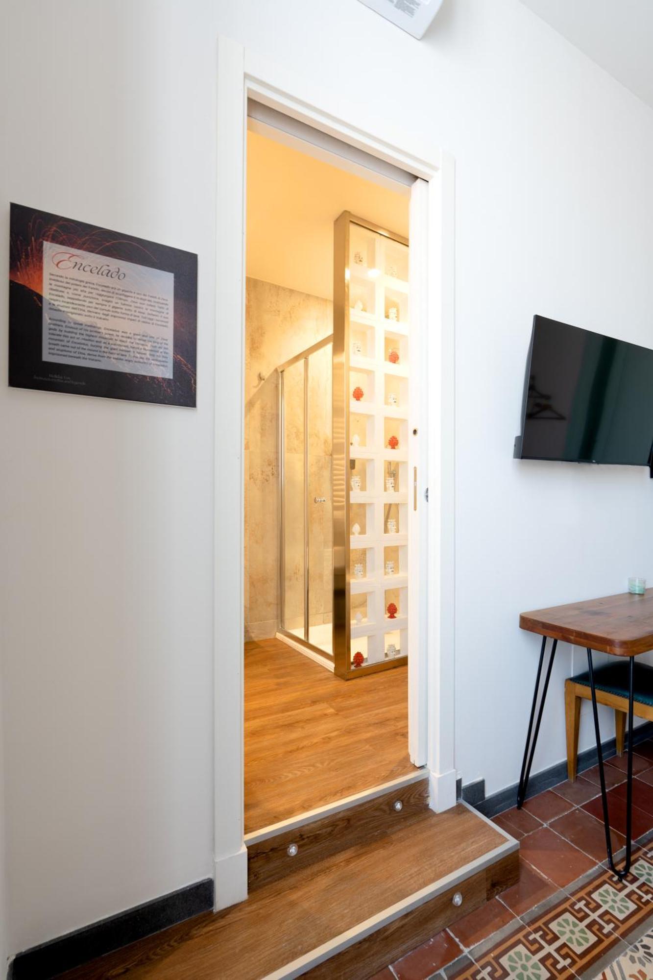 Holiday Lux Boutique Room 卡塔尼亚 外观 照片